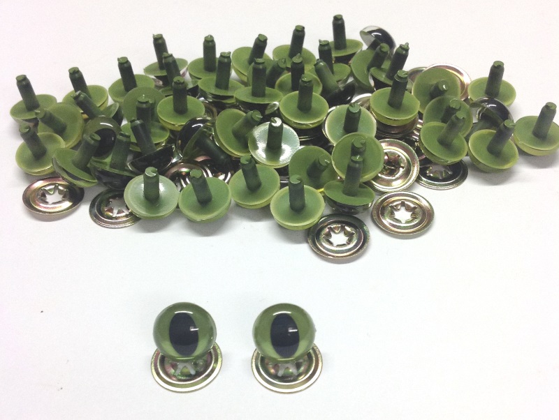 Pack of 25 Pairs - 10.5mm Green Cat Crystal Eyes with Metal Backs