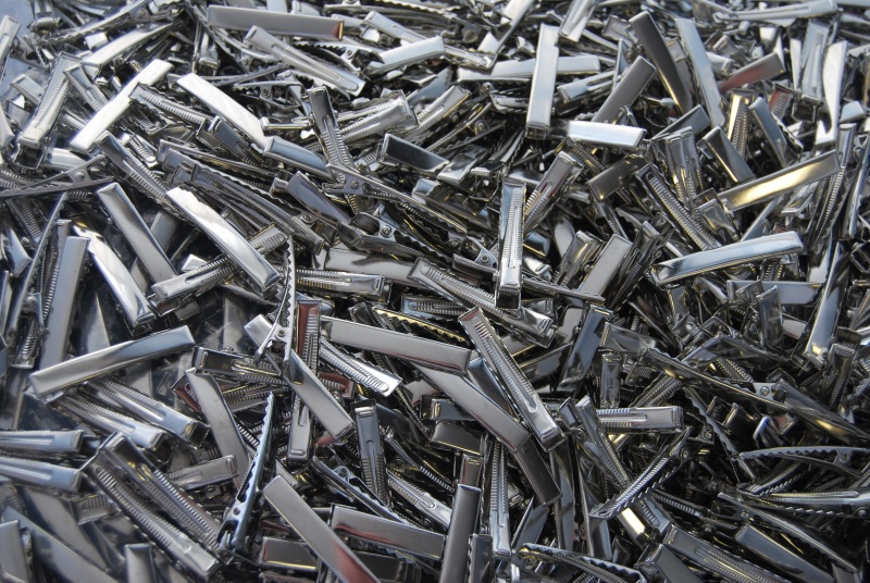 Pack of 100 - SILVER - 60mm Silver Alligator Hair Clips