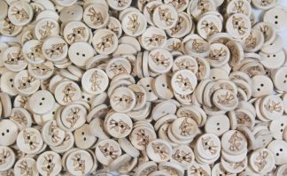 Printed Natural Wooden Buttons with Patterns or Quotes (Robin on a Branch - 15mm)