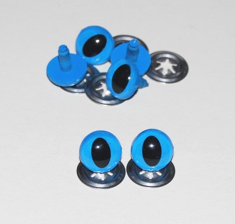Pack of 3 Pairs - 10.5mm Blue Cat Crystal Eyes with Metal Backs