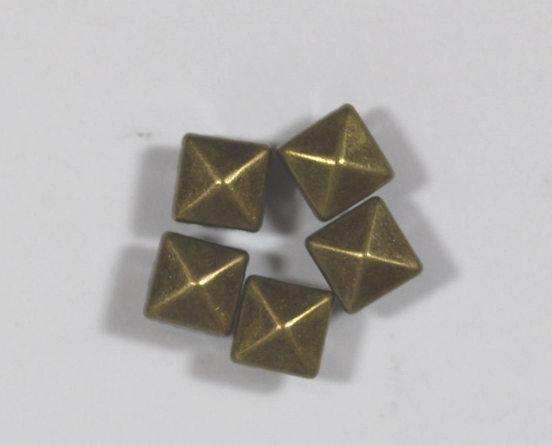 Pack of 5 - 8mm Brass Pyramid Rivets