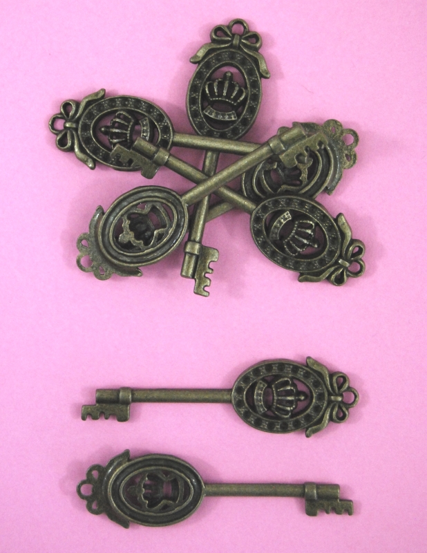Pack of 25 - Crown Keys - Antique Brass - Metal Charms Steampunk