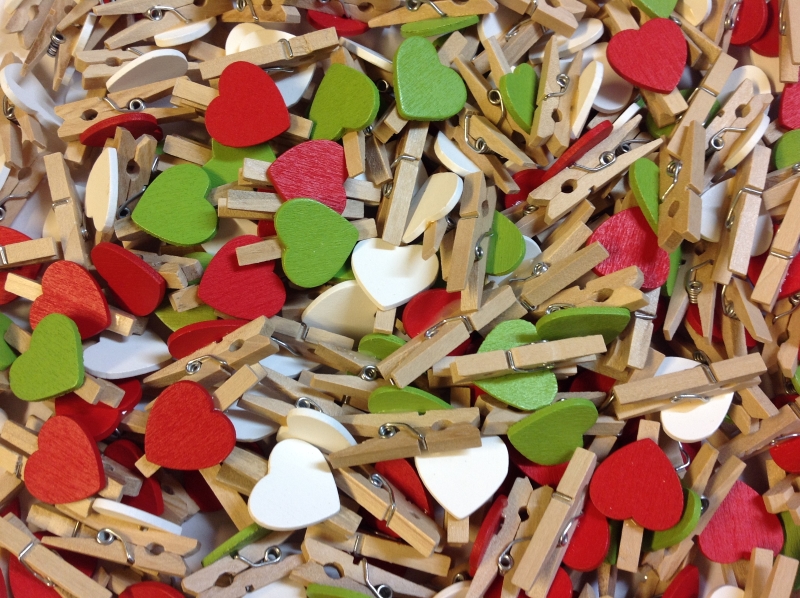 30mm Hearts Christmas Mix on Natural Pegs - Mini Wooden Pegs