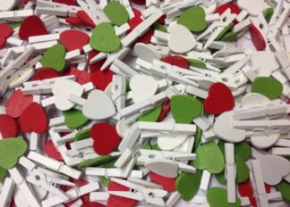 30mm ChristmasMix Heart WhitePeg