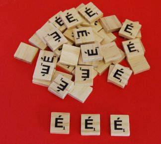 É Letter Scrabble Tiles