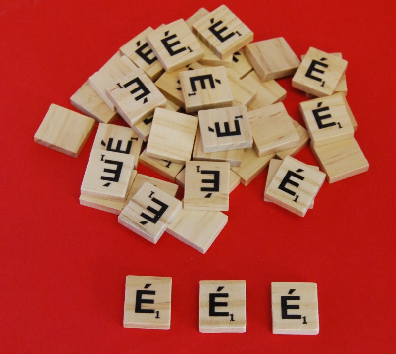 Pack of 10 - É - Irish Fada Scrabble Tiles