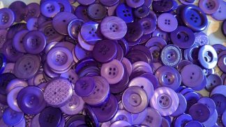Pack of 100g - LARGE PURPLE Buttons - Mixed Sizes for Sewing and Crafting 25mm to 40mm