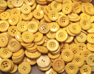 Pack of 100g - LARGE YELLOW Buttons - Mixed Sizes for Sewing and Crafting 25mm to 40mm