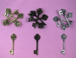 Twisted Heart Flatback Keys