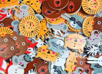 Childrens Character Printed Wooden Buttons (Wild Animals 1 - 28mm)