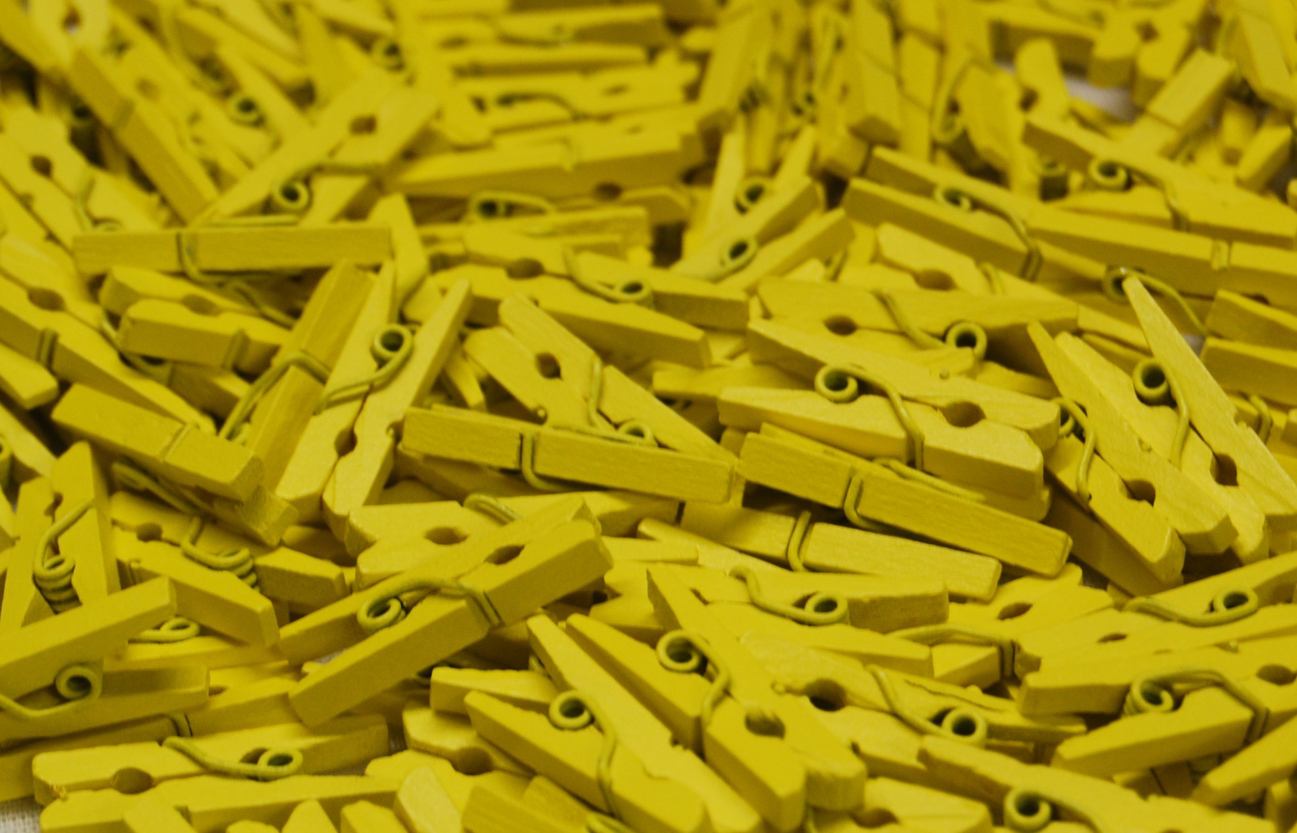 35mm Yellow - Mini Wooden Craft Pegs